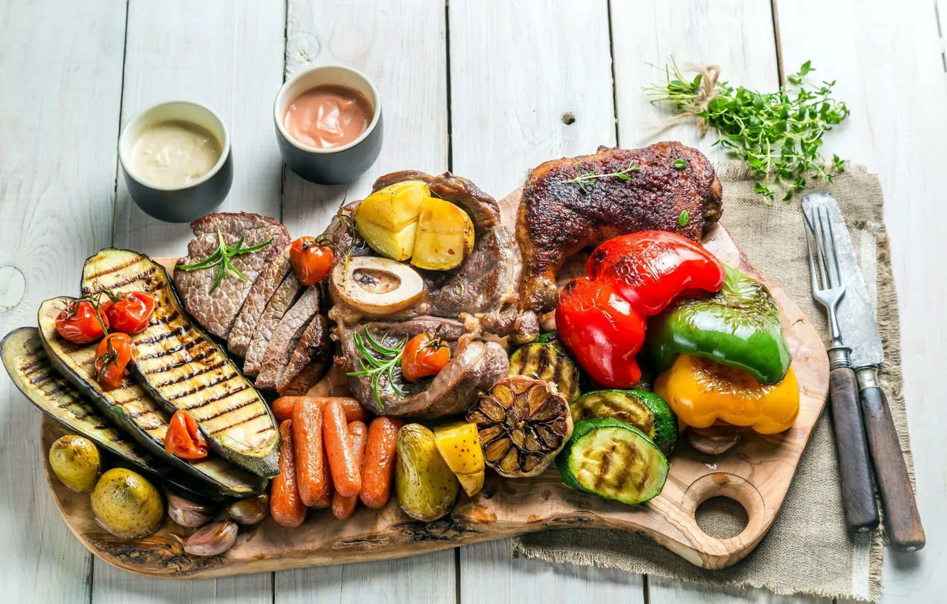 Фото обои еда, курица, перец, овощи, соус, картошка, болгарский, колбаски