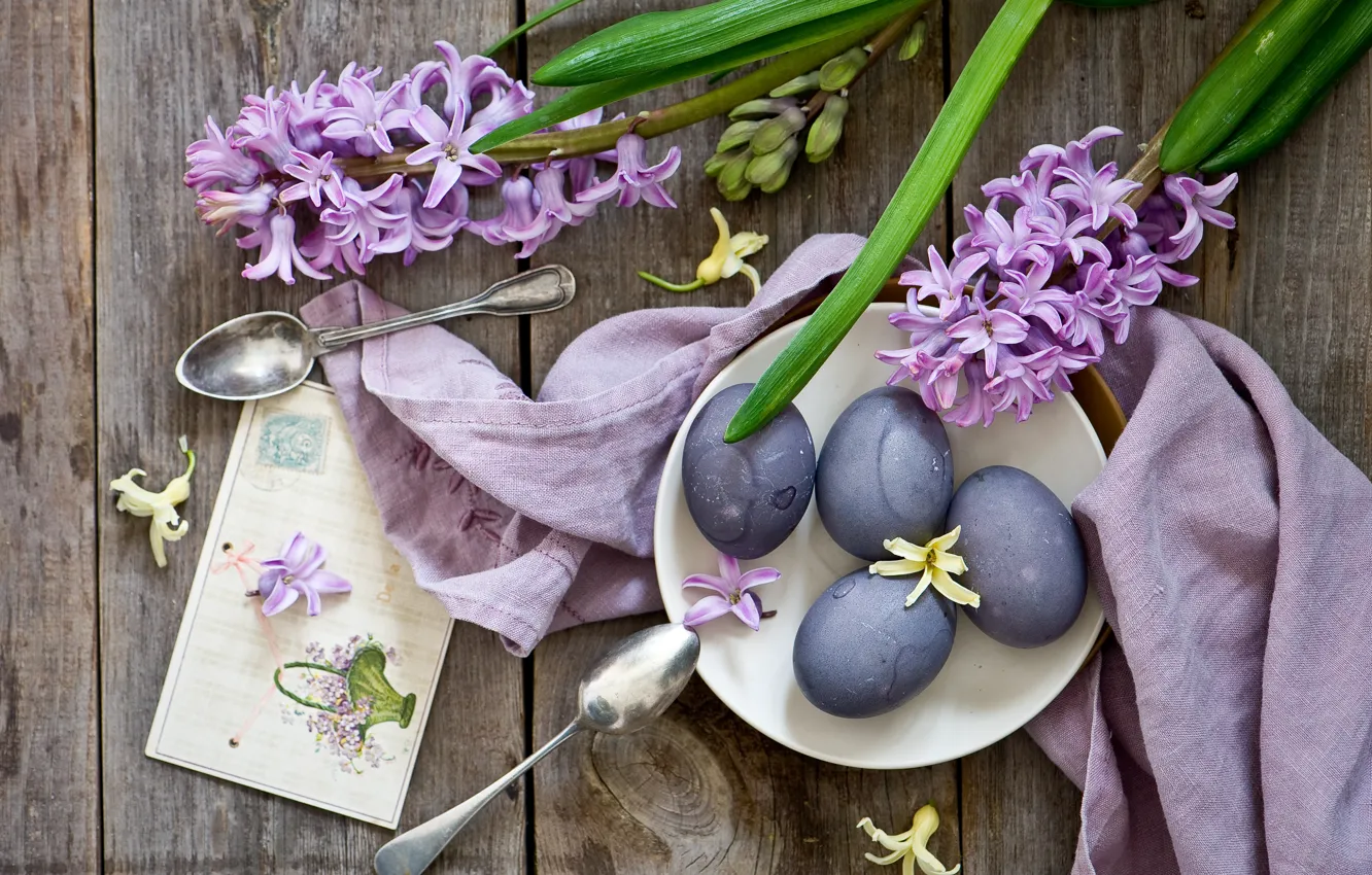 Фото обои цветы, яйца, Пасха, открытка, крашенки, ложки, гиацинты