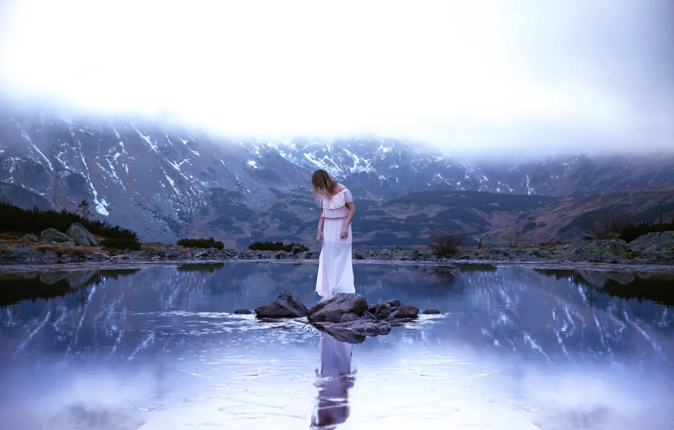 Фото обои вода, девушка, горы, платье, Lichon