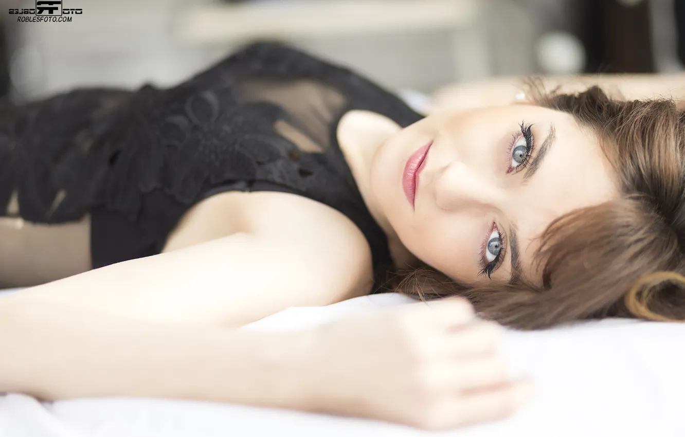 Фото обои girl, dress, brown hair, photo, photographer, blue eyes, model, bokeh