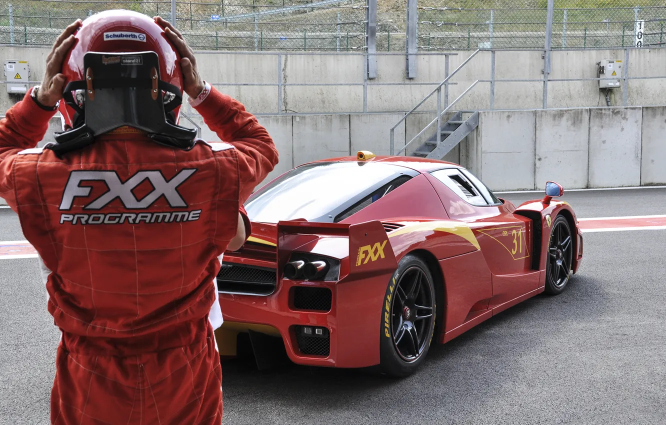 Фото обои красный, трасса, шлем, Ferrari, red, феррари, гонщик, fxx