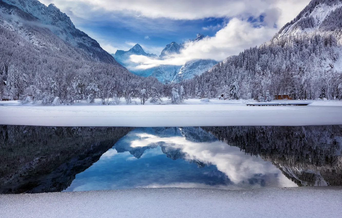 Фото обои Slovenia, Lake Jasna, Icy reflections