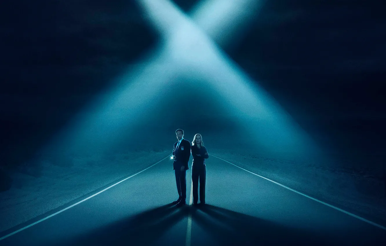 Фото обои дорога, ночь, фонарик, David Duchovny, постер, лучи света, Дэвид Духовны, TV Series