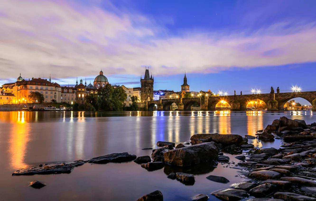 Фото обои огни, река, Прага, Чехия, Влтава, Карлов Мост