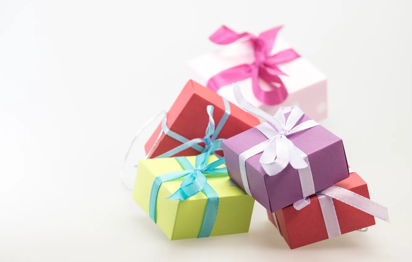Фото обои праздник, коробка, подарок, лента, подарки, бантики, бант, разноцветные