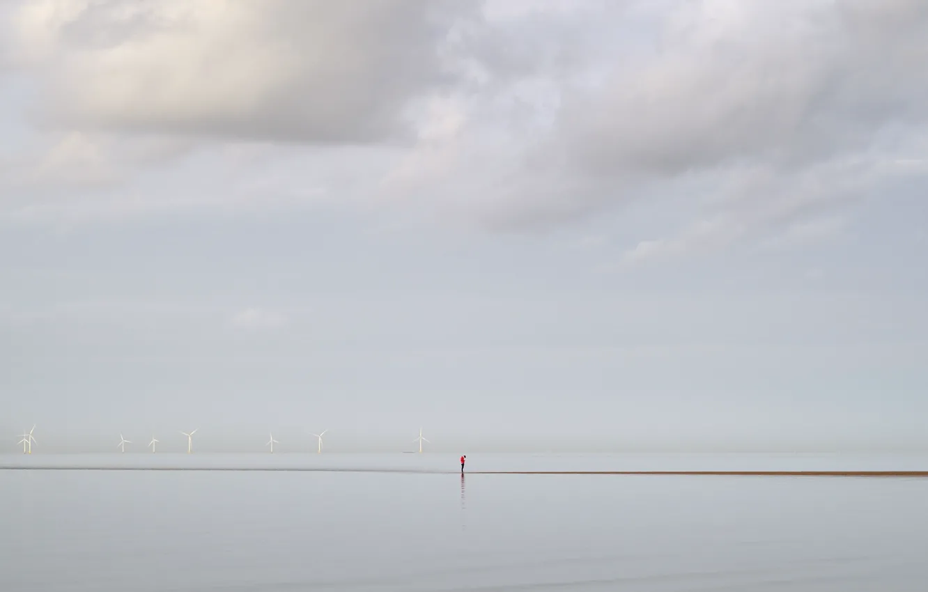 Фото обои море, человек, ветряки