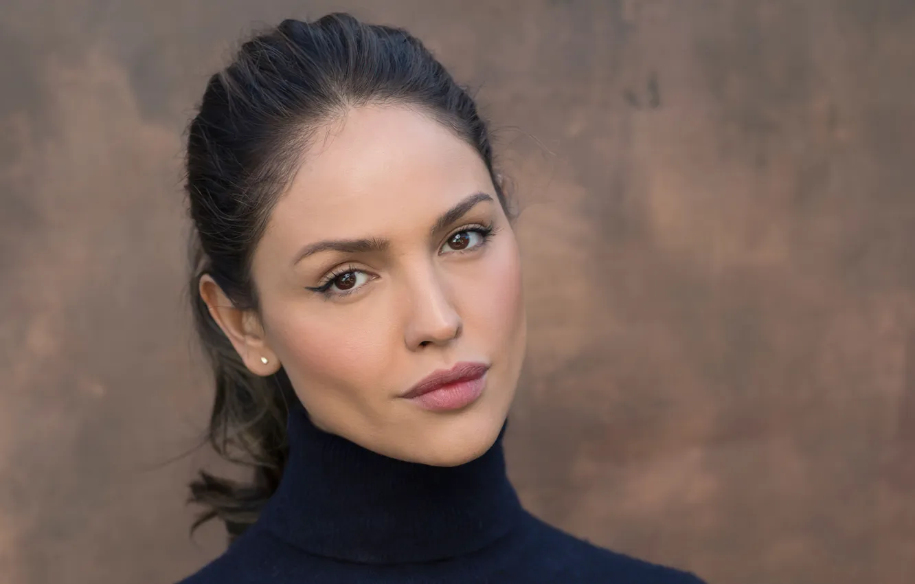 Фото обои взгляд, фон, портрет, актриса, брюнетка, красотка, боке, Eiza Gonzalez