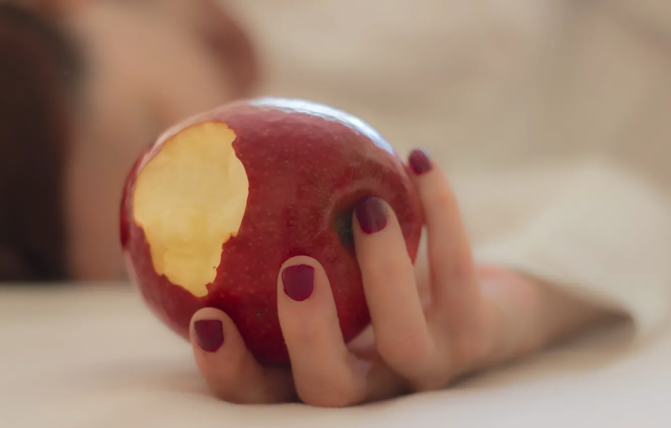 Фото обои фон, яблоко, рука