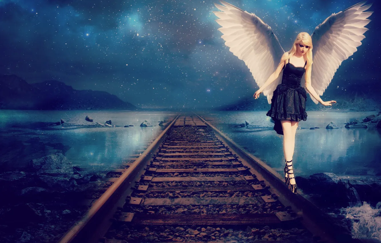 Фото обои небо, девушка, звезды, рельсы, крылья, ангел, платье, черное