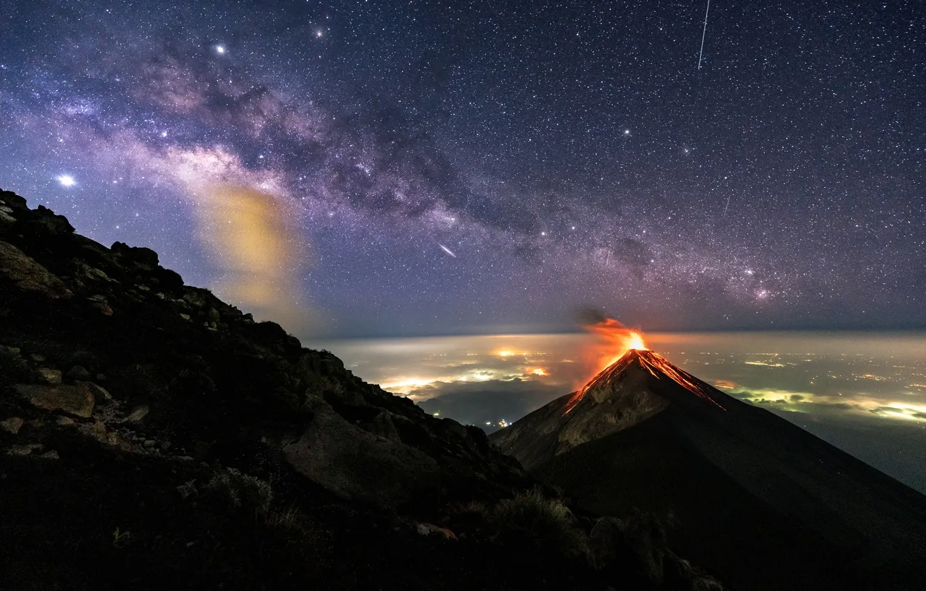 Фото обои небо, звезды, метеор, вулкан, Млечный путь, sky, stars, Milky Way