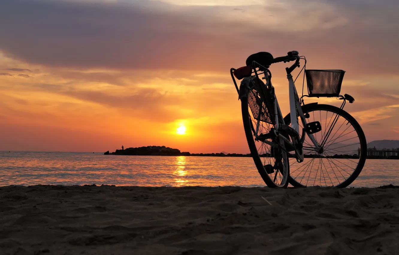 Фото обои море, пляж, велосипед, вечер