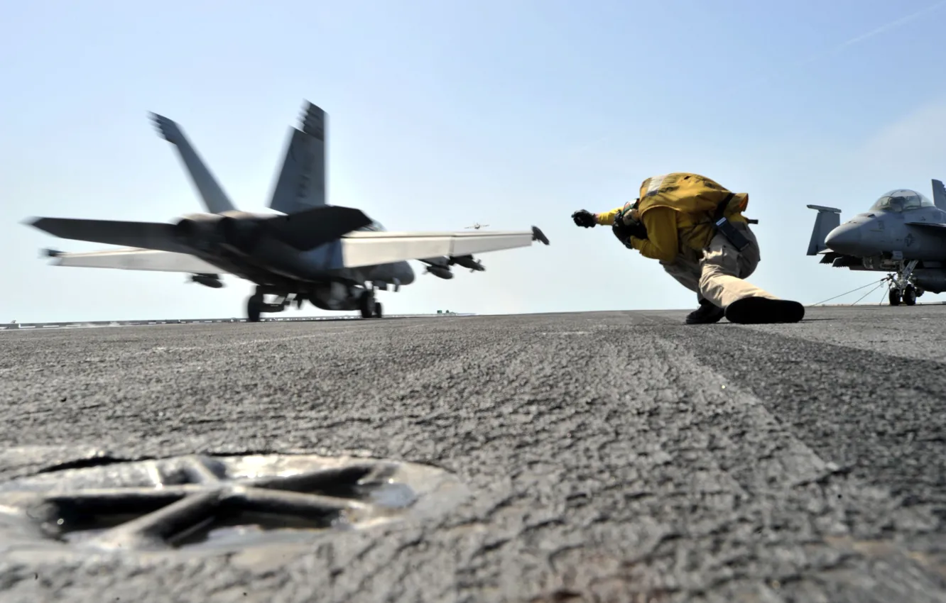 Фото обои истребитель, авианосец, палуба, взлет, f-18