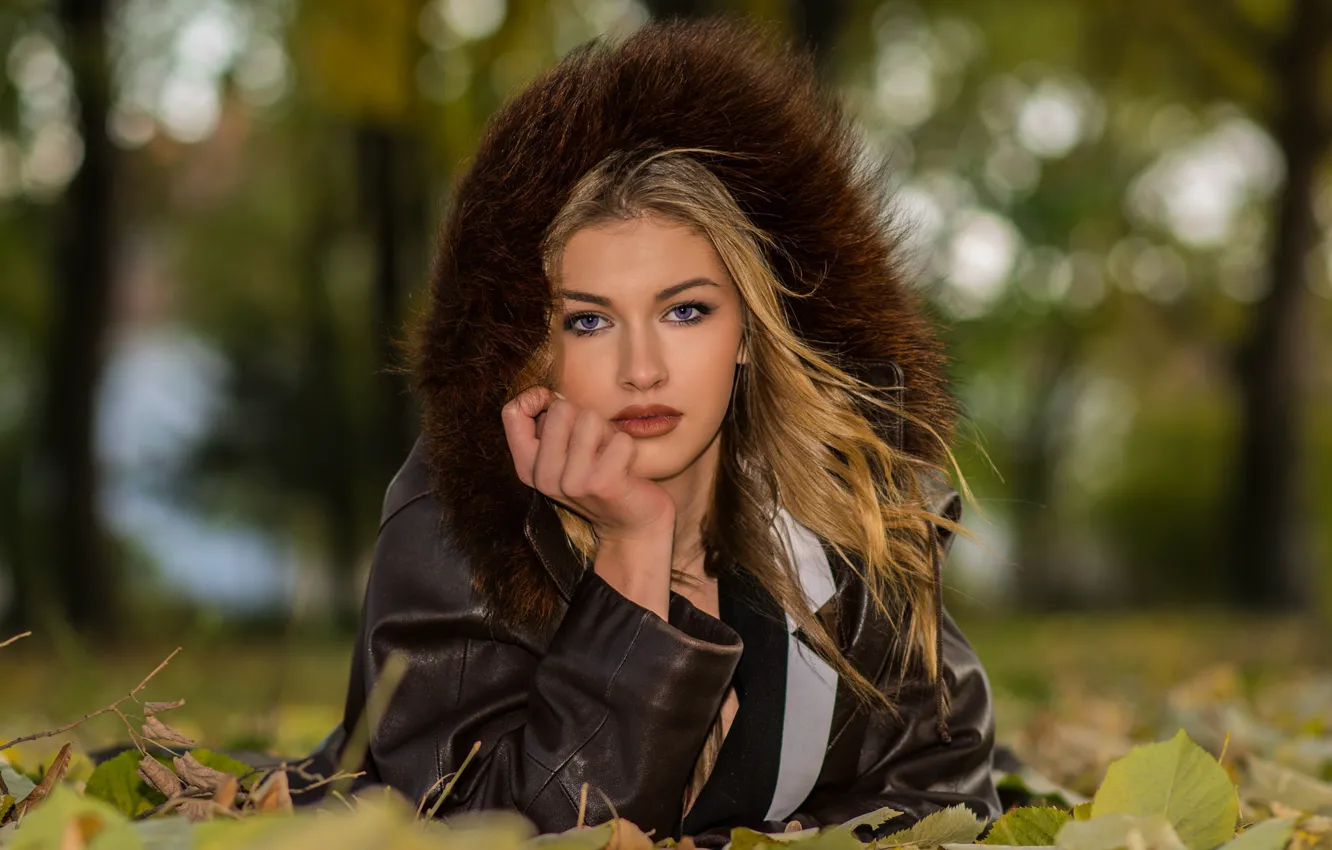 Фото обои осень, взгляд, девушка, макияж, куртка, Ivan Niznicki
