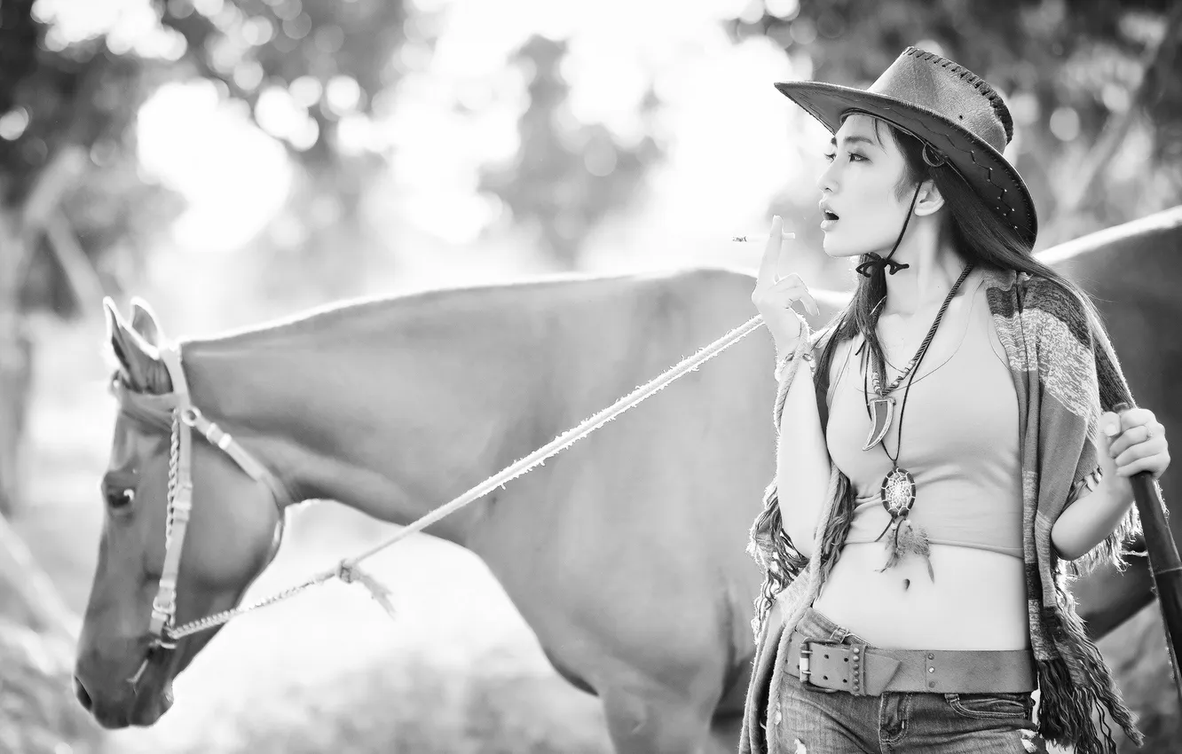 Фото обои девушка, конь, сигарета
