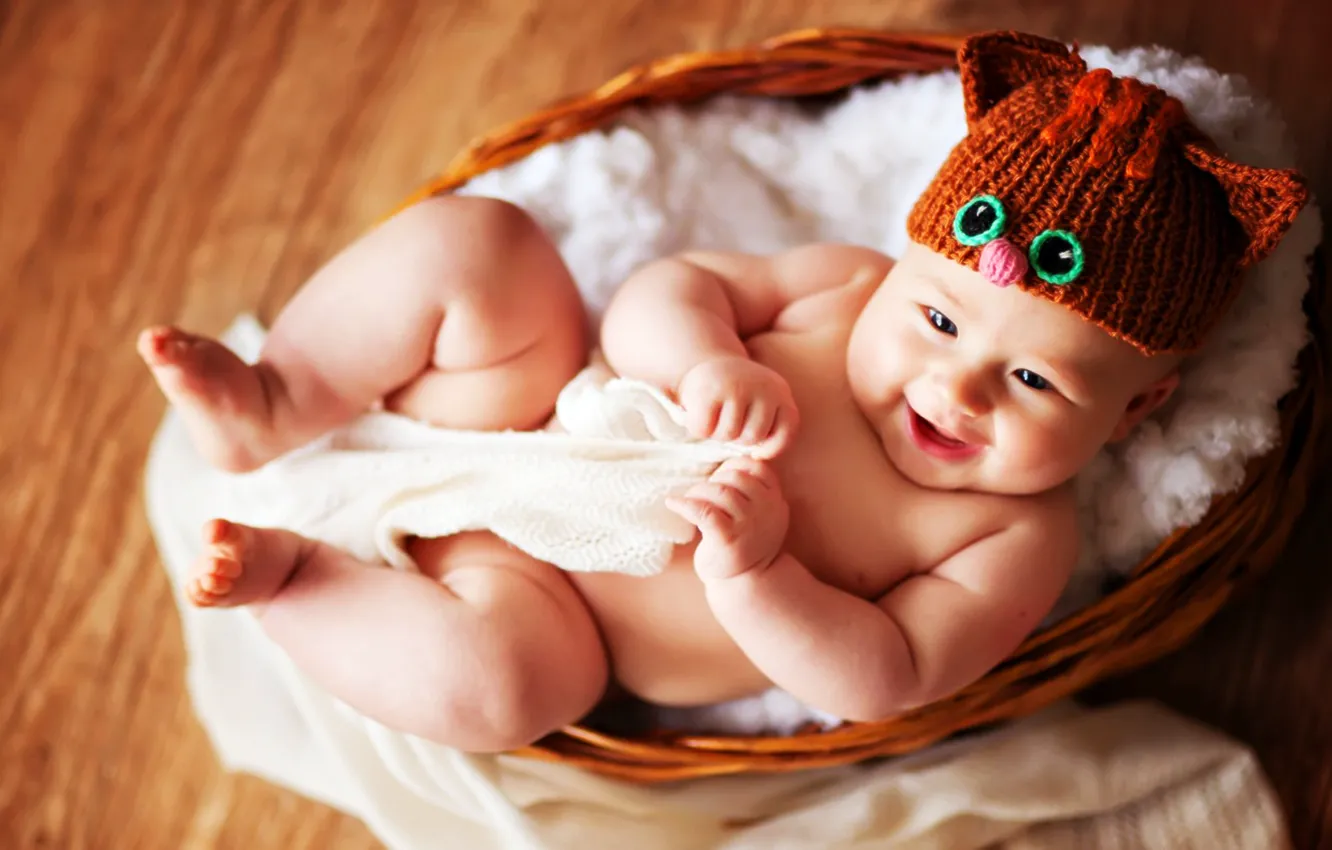 Фото обои глаза, шапка, корзинка, младенец, улыбаясь