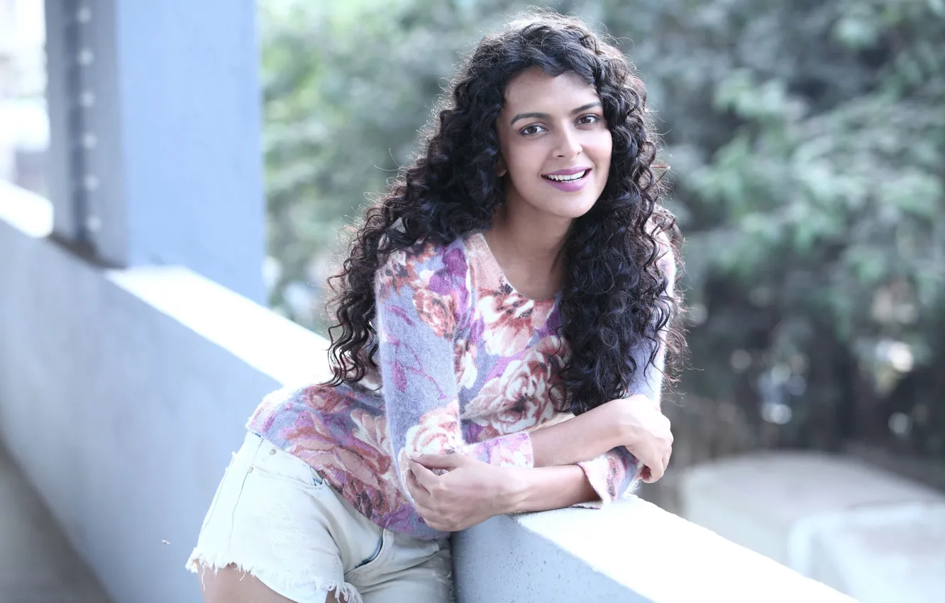 Фото обои girl, hot, sexy, eyes, smile, beautiful, figure, model