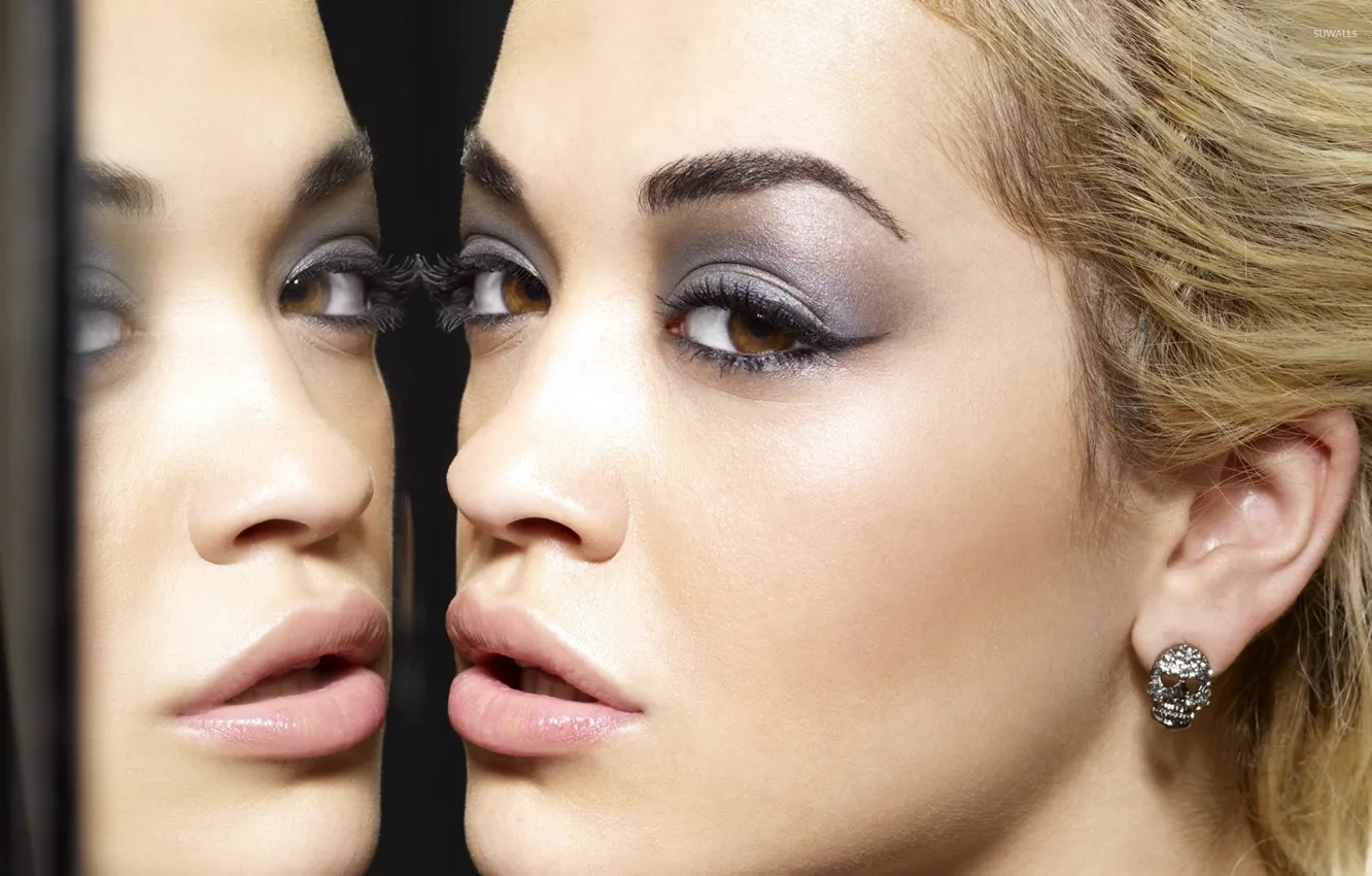 Фото обои взгляд, лицо, отражение, модель, зеркало, певица, Rita Ora, Рита Ора