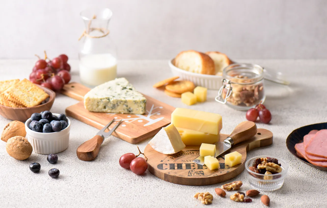 Фото обои сыр, виноград, орехи, ассорти