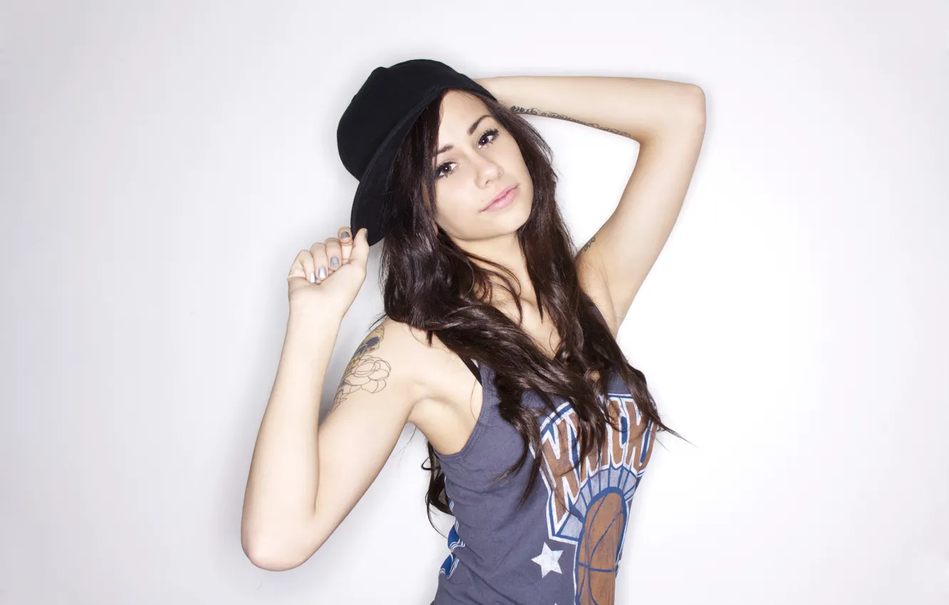 Фото обои girl, wall, woman, model, tattoo, cap, brunette, tattoos