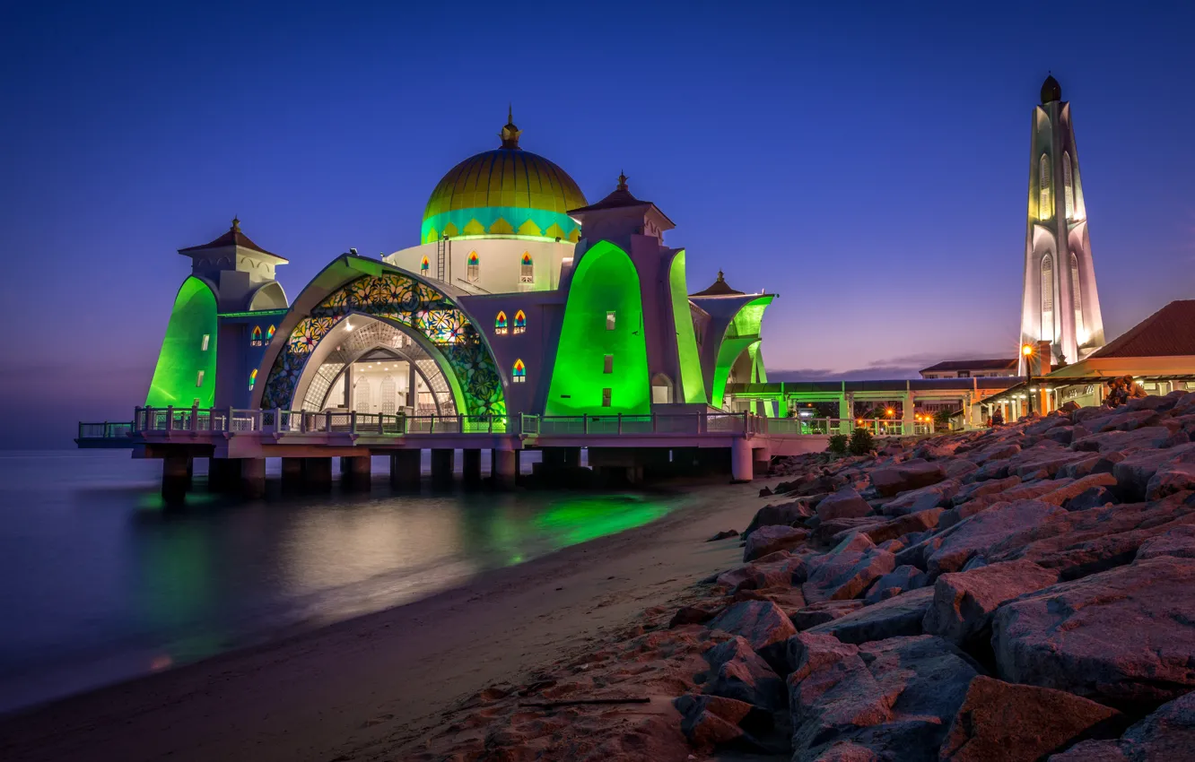 Фото обои свет, ночь, город, камни, берег, мечеть, архитектура, Malacca Straits Mosque