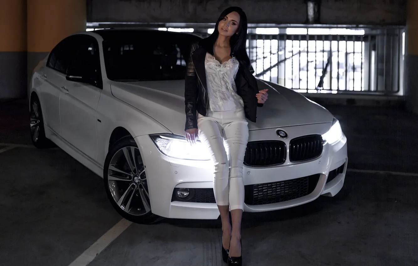 Фото обои взгляд, Девушки, BMW, красивая девушка, Валерия, белый авто, позирует над машиной