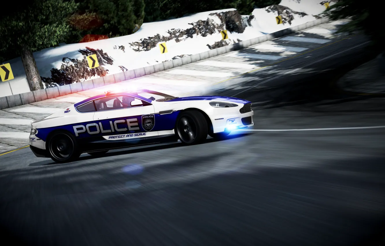 Фото обои Aston Martin, Зима, DBS, Скорость, Полиция, Занос, Великобритания, Police
