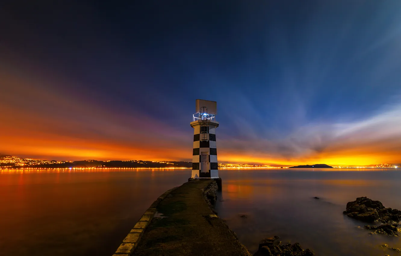 Фото обои море, небо, ночь, огни, побережье, маяк, Новая Зеландия, горизонт