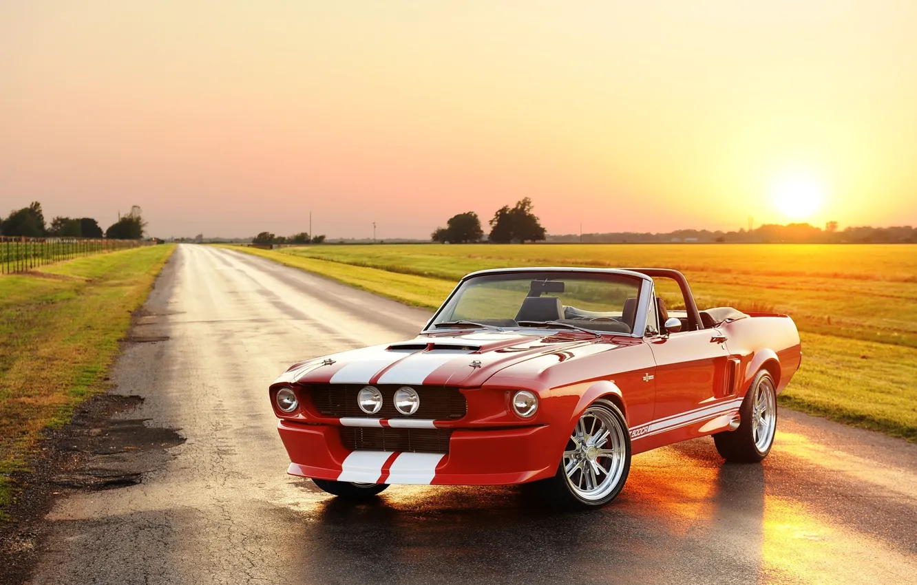 Фото обои дорога, небо, солнце, красный, полосы, тюнинг, Mustang, Ford