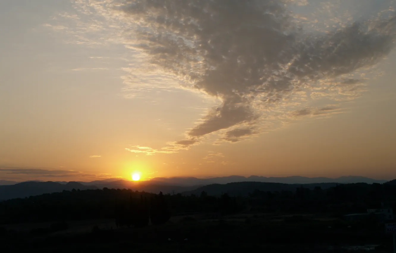 Фото обои солнце, облака, горы, Рассвет