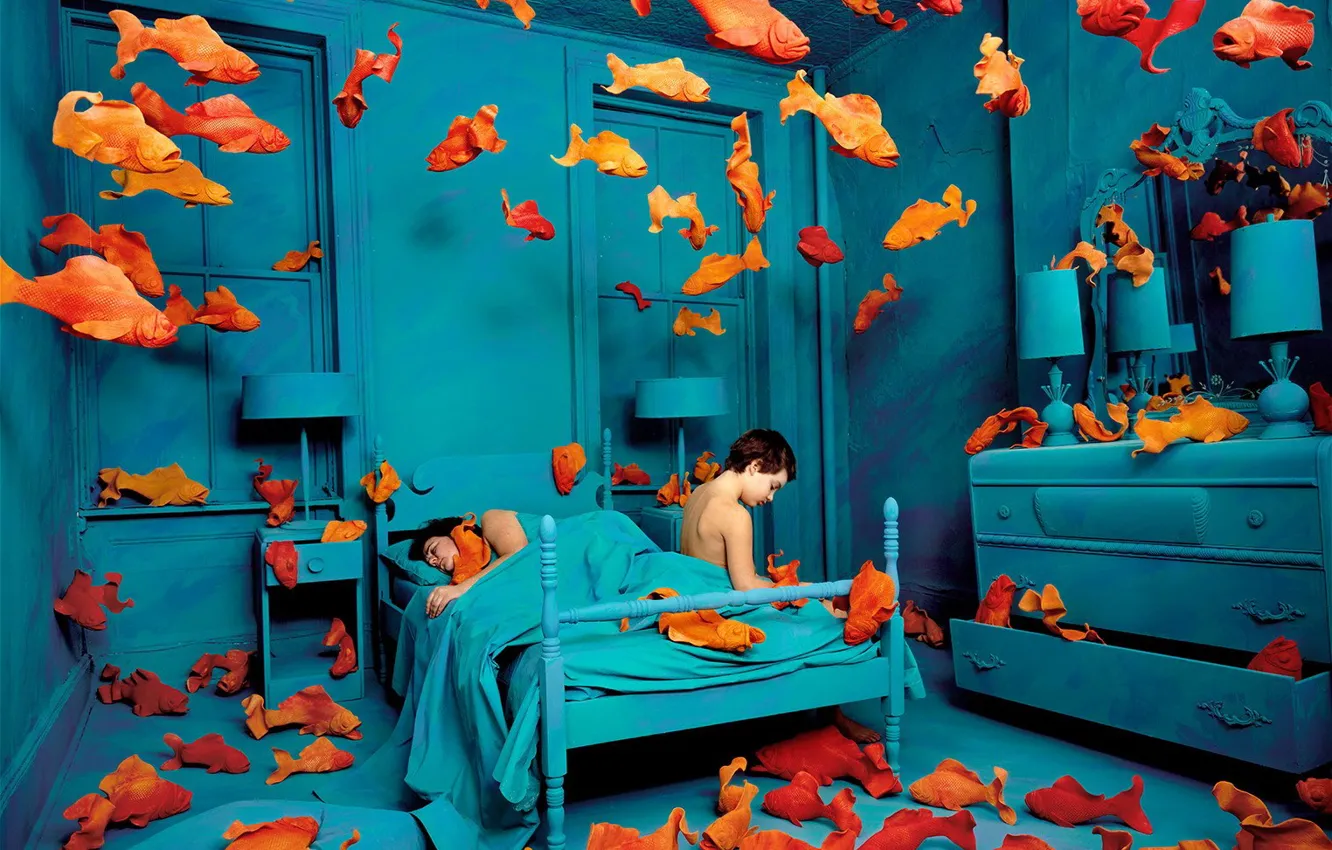 Фото обои рыбы, Sandy Skoglund, синяя комната, навязчивые идеи