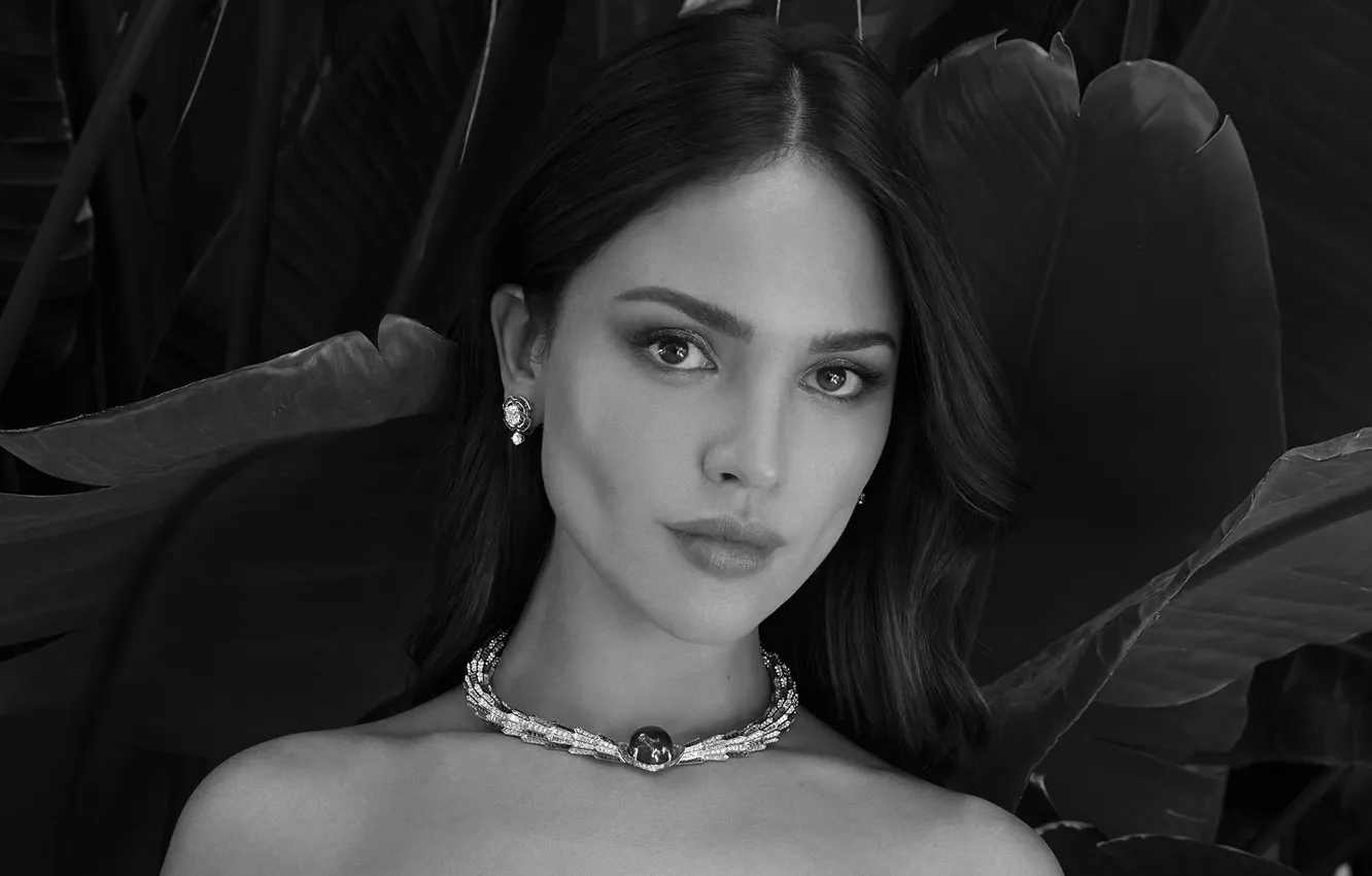 Фото обои девушка, лицо, губы, черно-белое, Актриса, украшение, Eiza Gonzalez