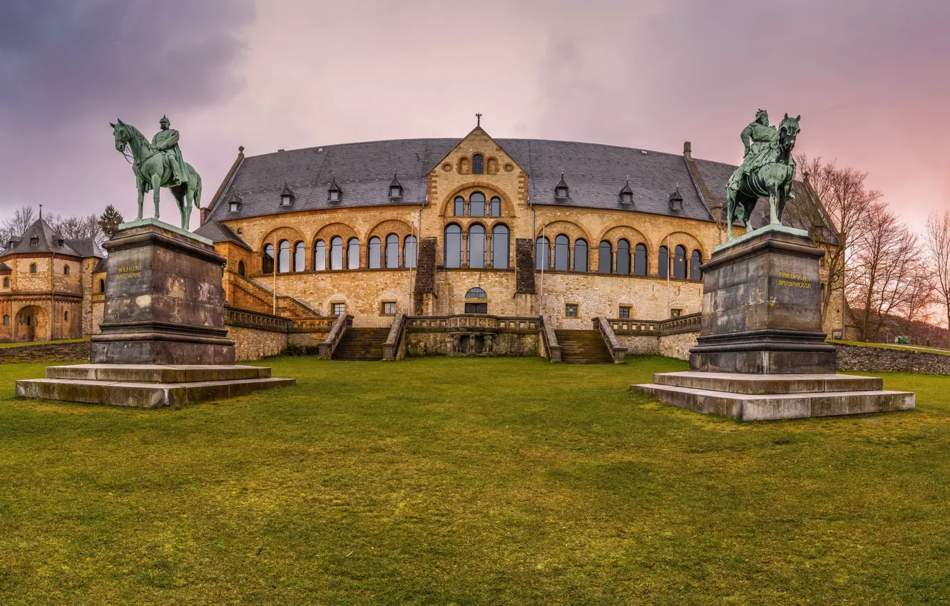 Фото обои газон, Германия, дворец, памятники, Kaiserpfalz Goslar