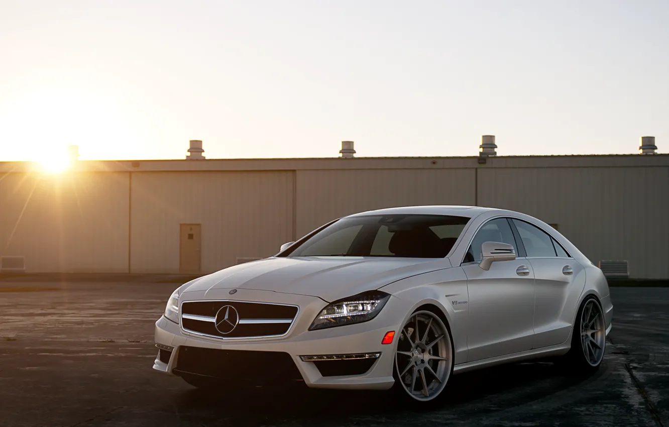 Фото обои белый, солнце, закат, Mercedes-Benz, white, блик, AMG, передняя часть