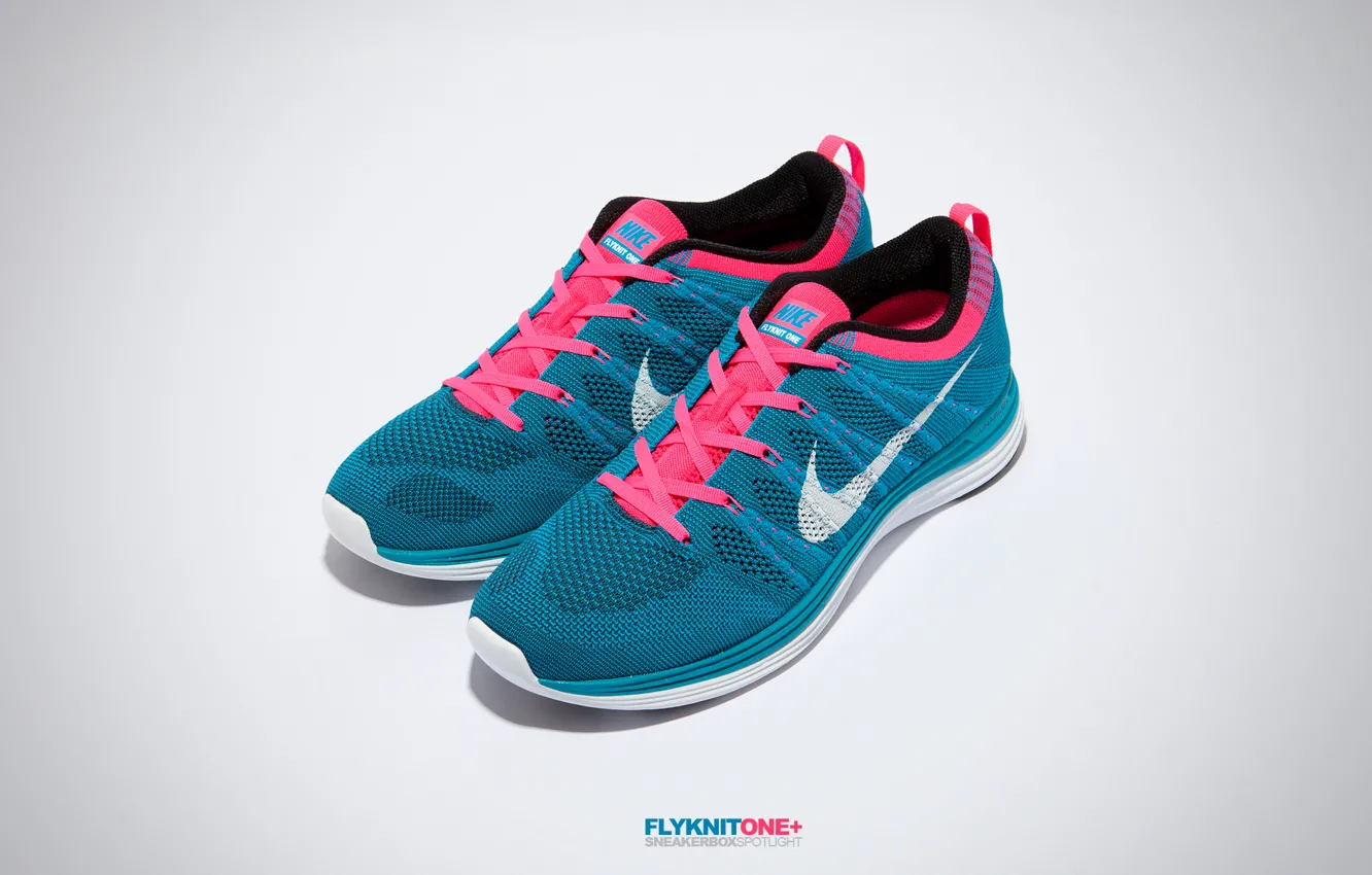 Фото обои пара, кроссовки, pink, Nike, blu, Lunar, Flyknit One+