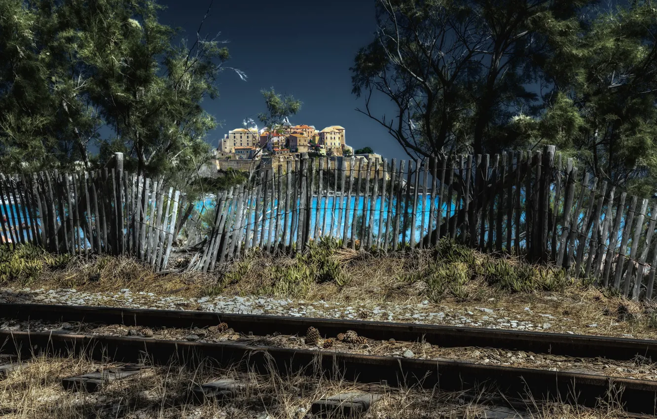 Фото обои город, забор, железная дорога, France, Corsica, Calvi