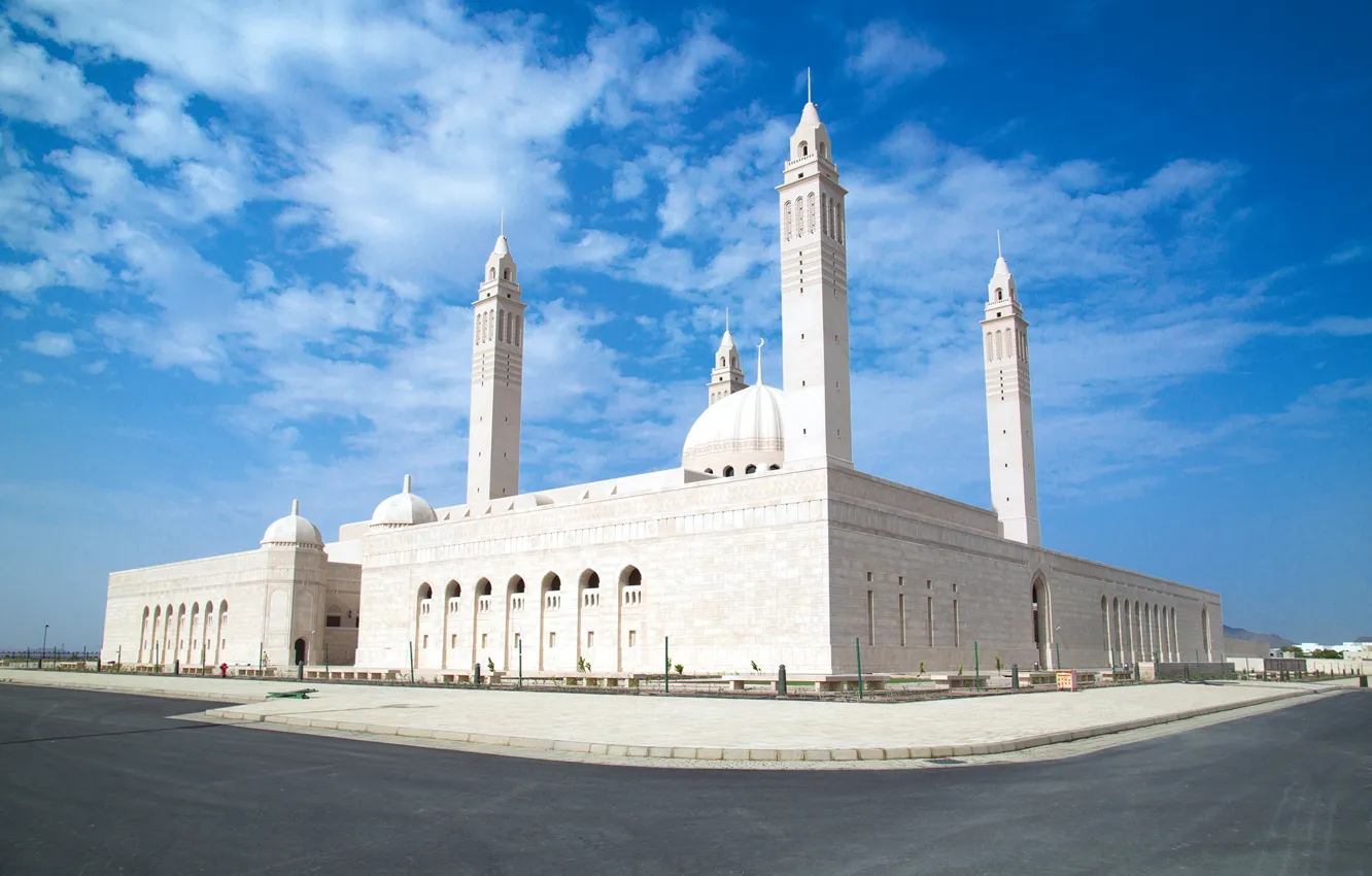 Фото обои небо, мечеть, минареты, Оман, Sultan Qaboos Grand Mosque, Мечеть Султана Кабуса