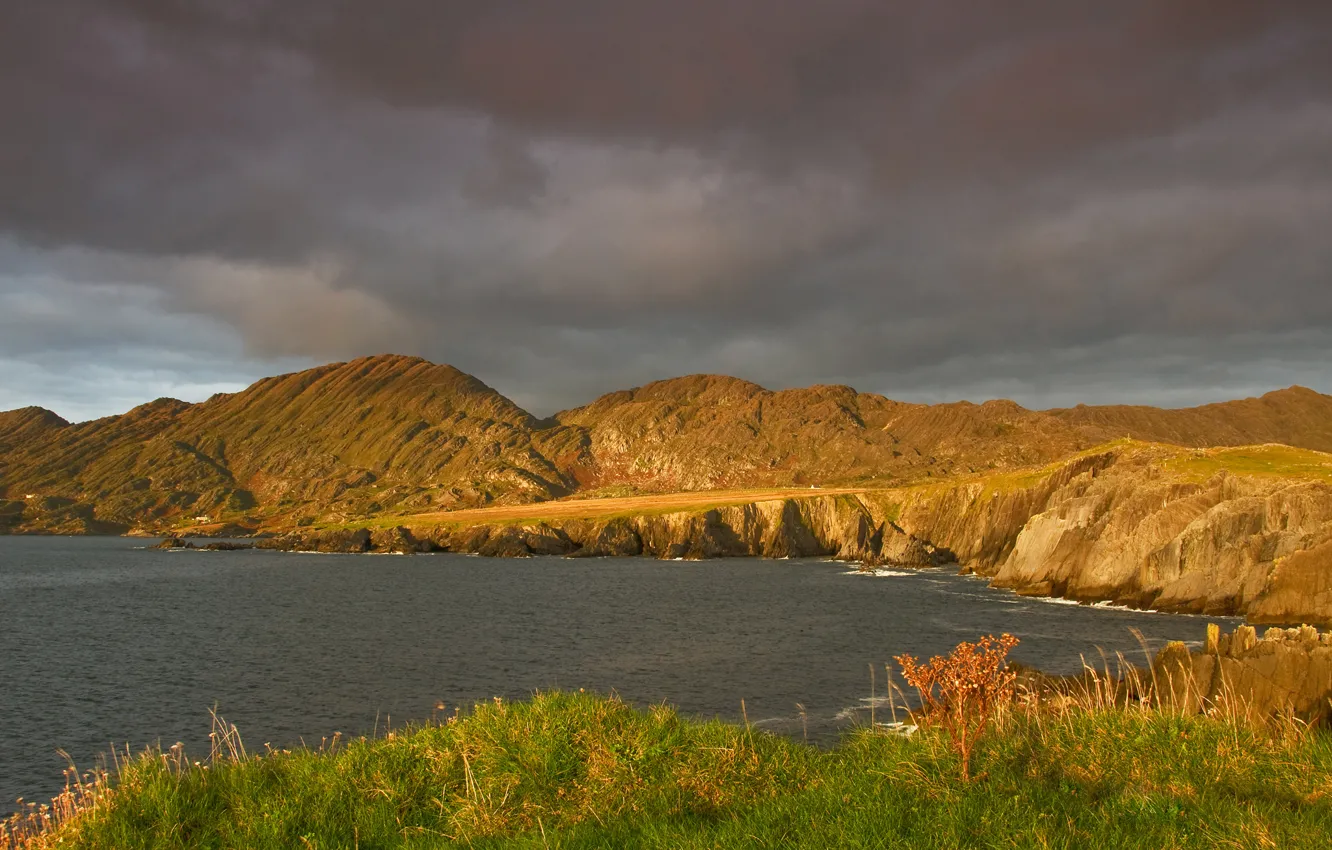 Фото обои осень, небо, трава, горы, тучи, озеро