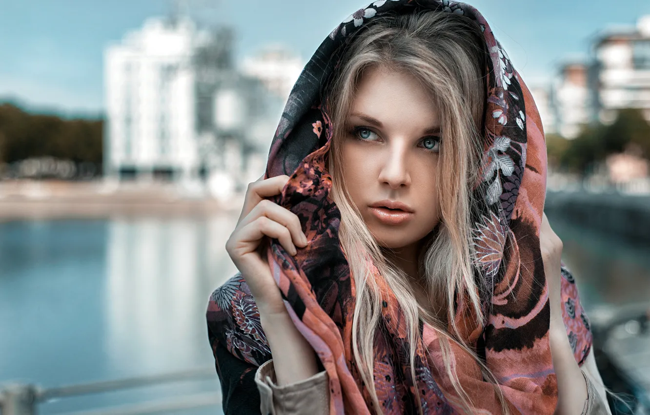 Фото обои взгляд, девушка, блондинка, платок, Lods Franck