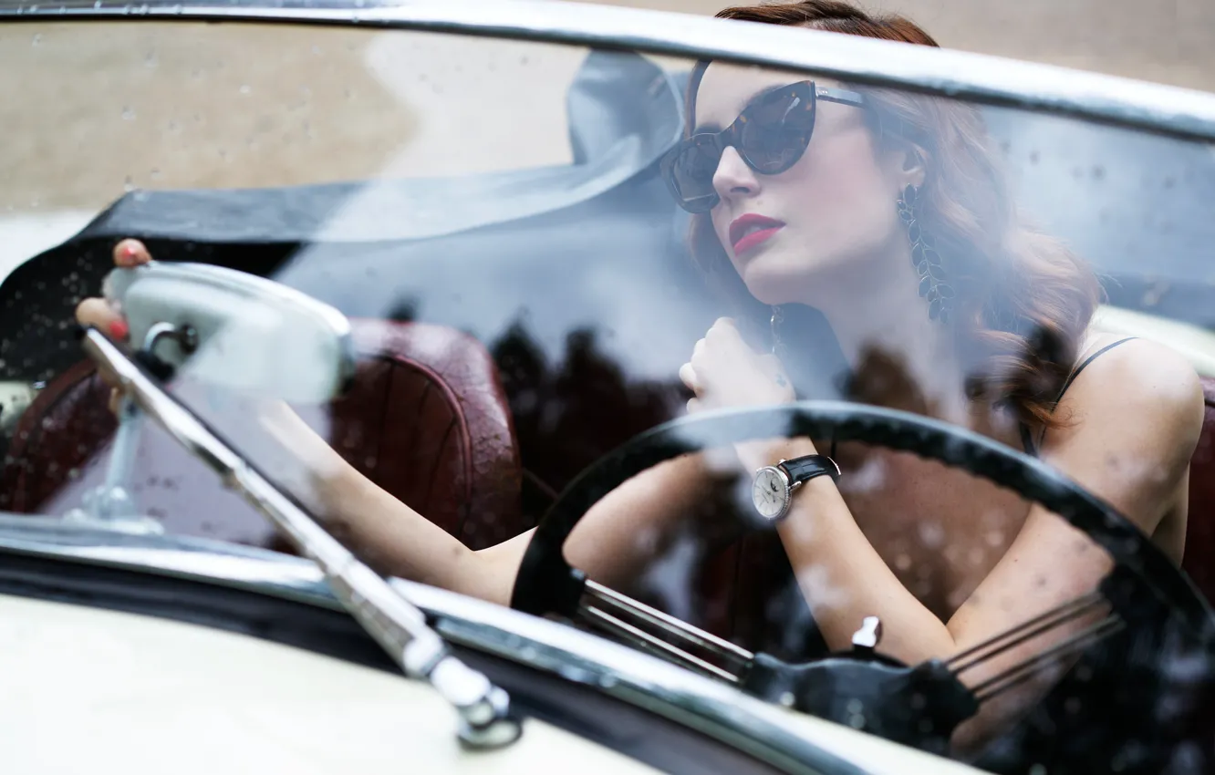 Фото обои машина, девушка, часы, очки, рыжая, автомобиль