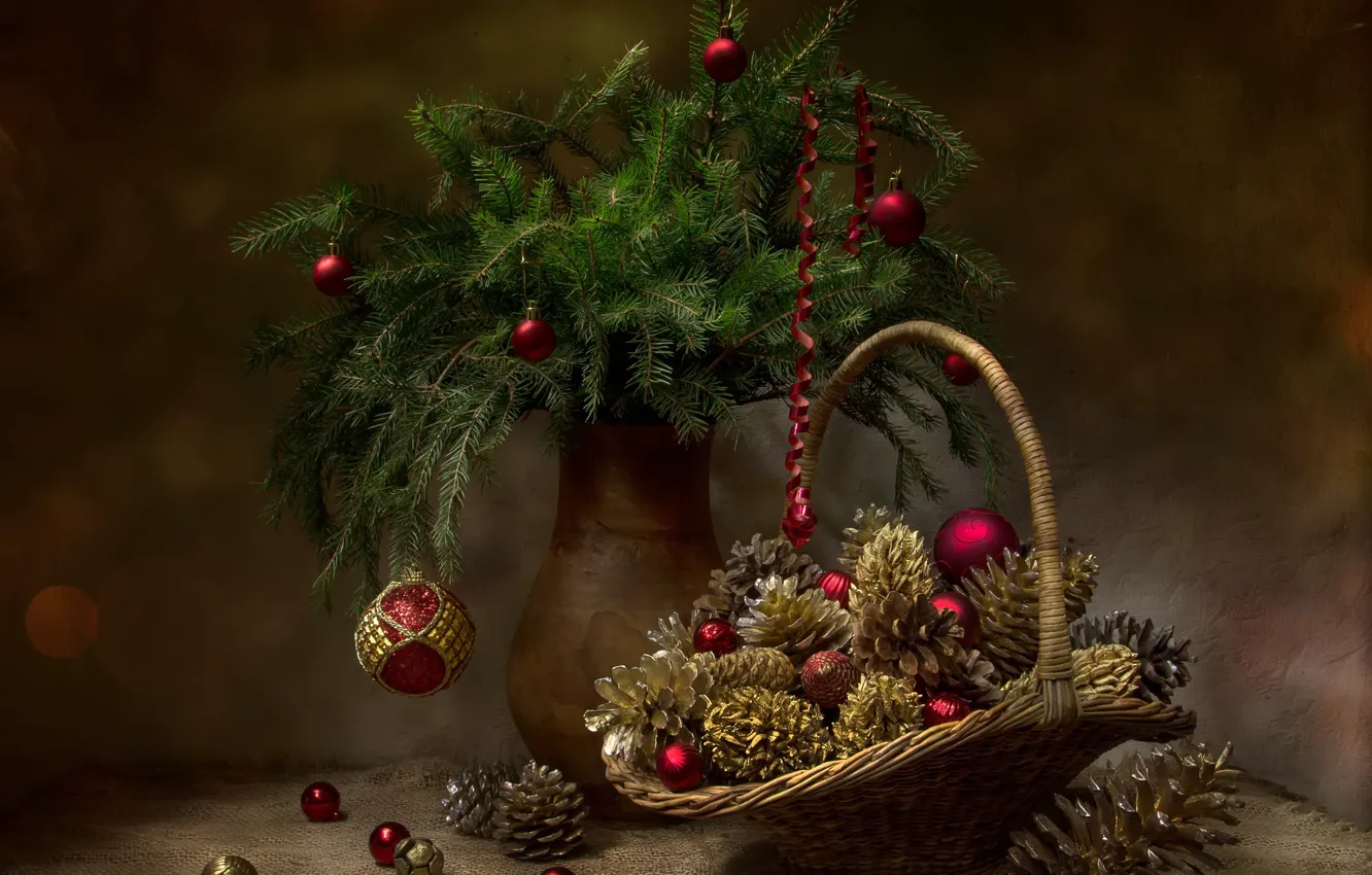 Фото обои шарики, ветки, праздник, шары, новый год, ель, ткань, ваза