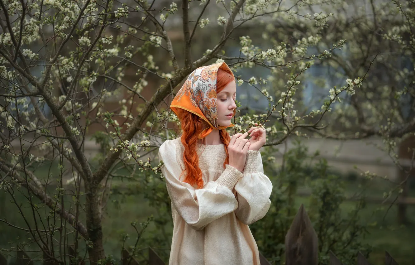 Фото обои девушка, цветы, природа, дерево, весна, платок, Фотограф Анна Балабан