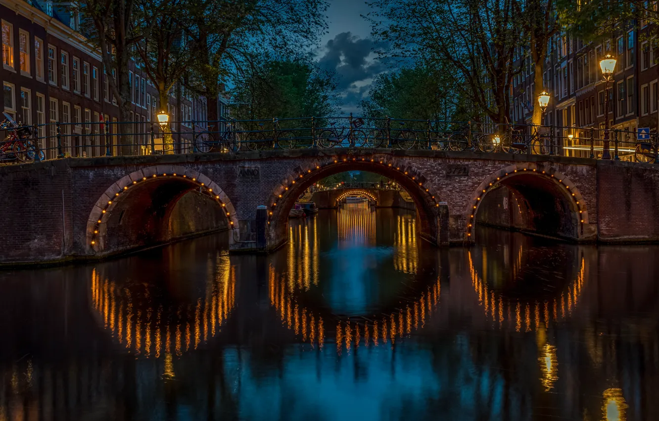 Фото обои деревья, мост, здания, дома, Амстердам, фонари, канал, Нидерланды