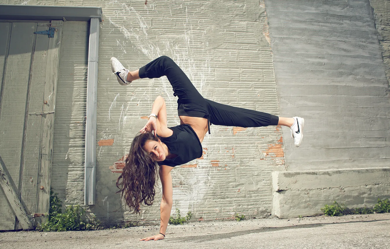 Фото обои девушка, стена, фотограф, girl, фристайл, photography, photographer, Nike