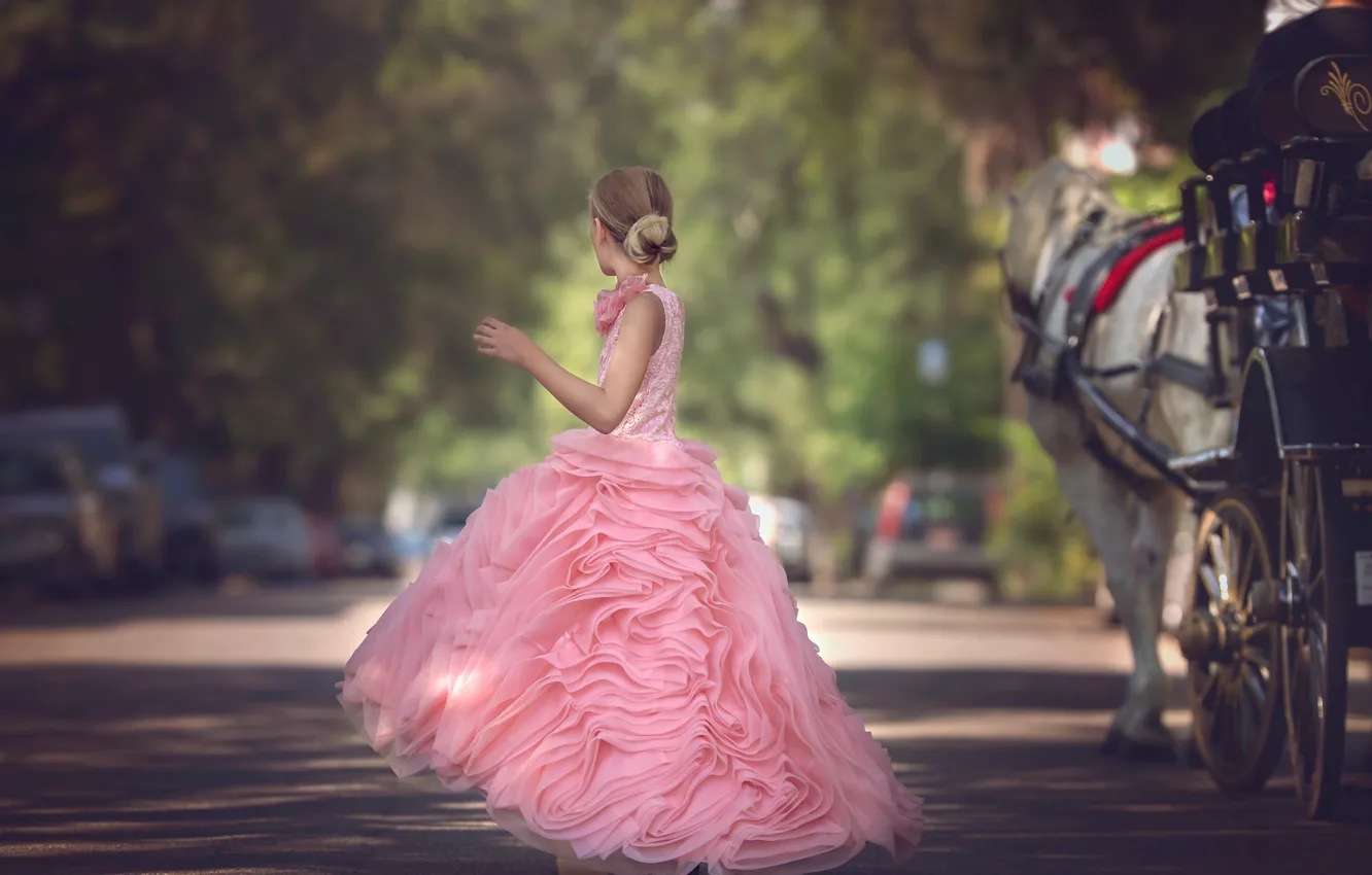 Фото обои улица, платье, девочка, Julia Altork, The Carriage