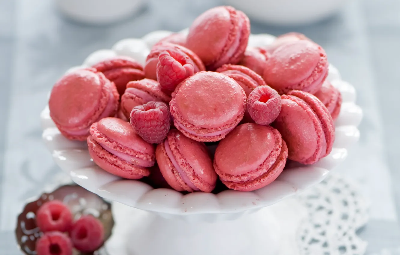 Фото обои ягоды, малина, печенье, розовое, десерт, сладкое, Anna Verdina, macaron