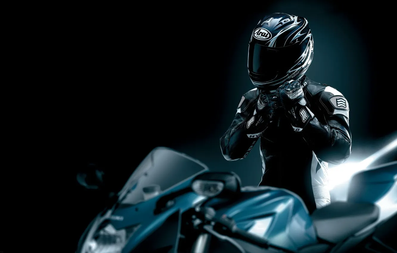 Фото обои черный, кожа, мотоцикл, шлем, мотоциклист