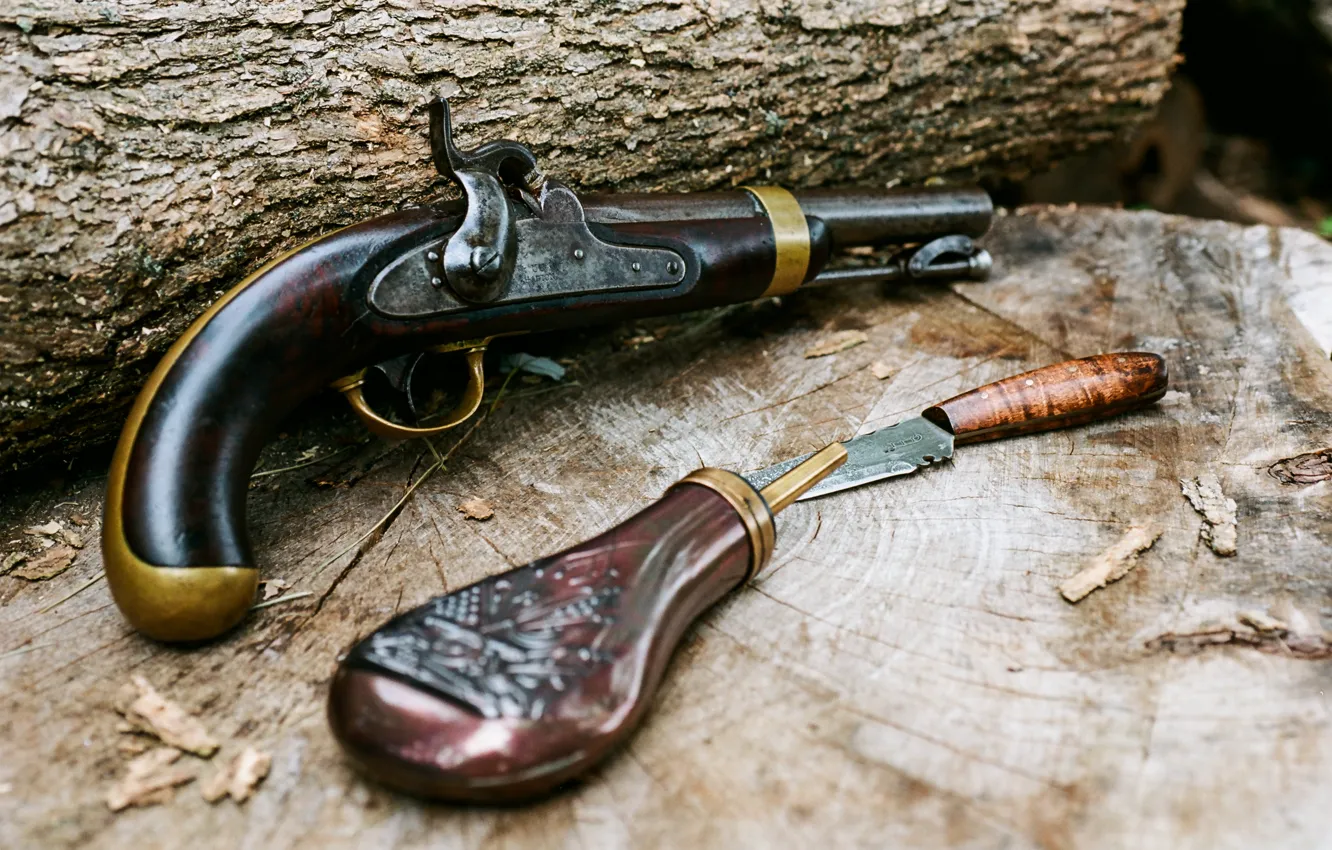 Фото обои ретро, пистолет, оружие, дерево, нож, старинный