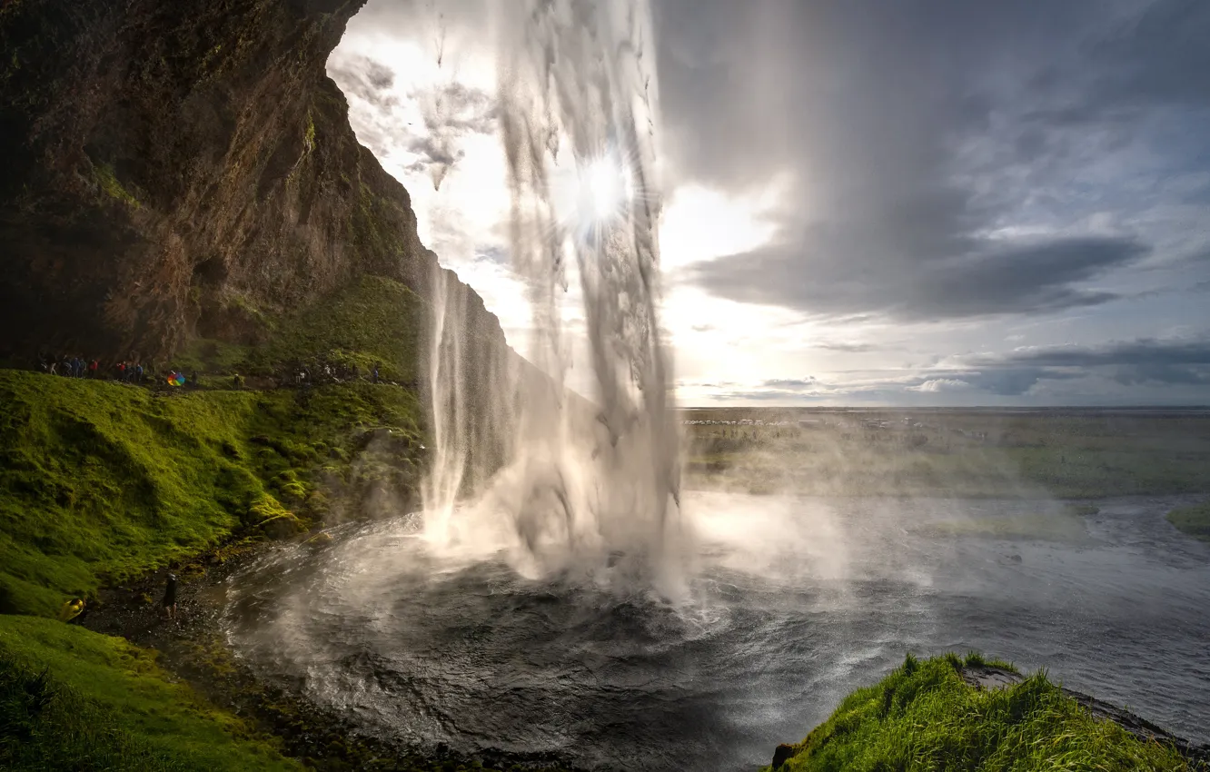 Фото обои горы, водопад, поток, Исландия, туристы