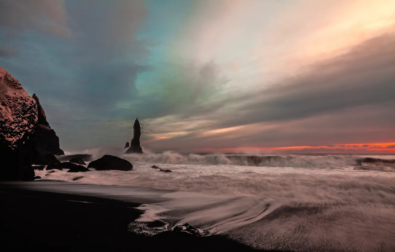 Фото обои море, волны, небо, скалы, берег, Исландия