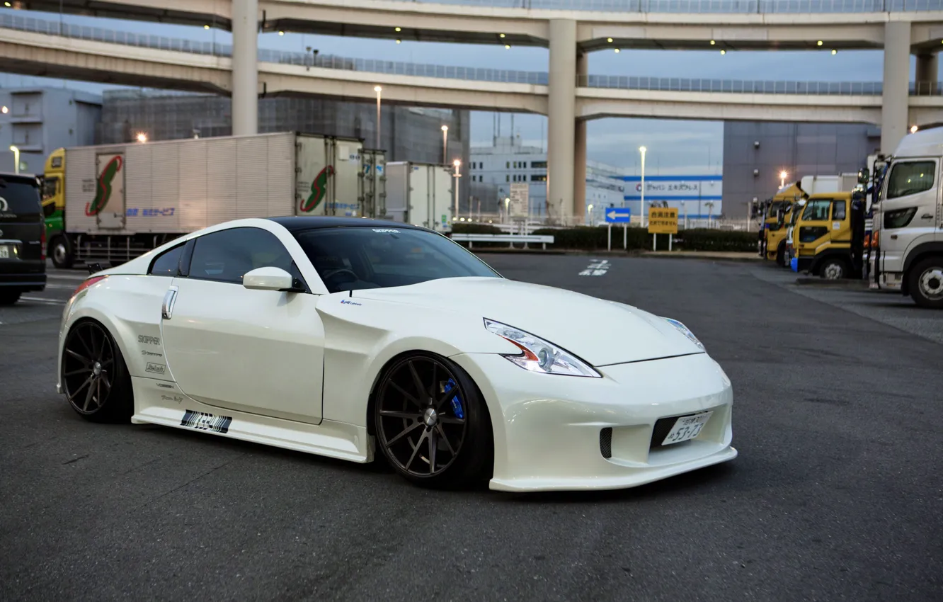 Фото обои Nissan, white, 370z, stance, frontside